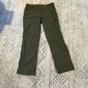 Duluth Trading Hiking/Active Convertible Pants, Size 14, Green/grey.  Like New